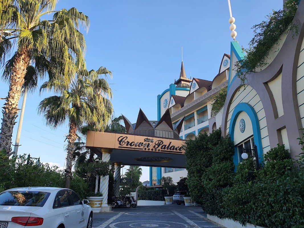 Side Crown Palace Transfer